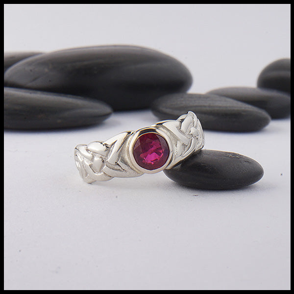 Ban Tigherna ring in white gold with ruby