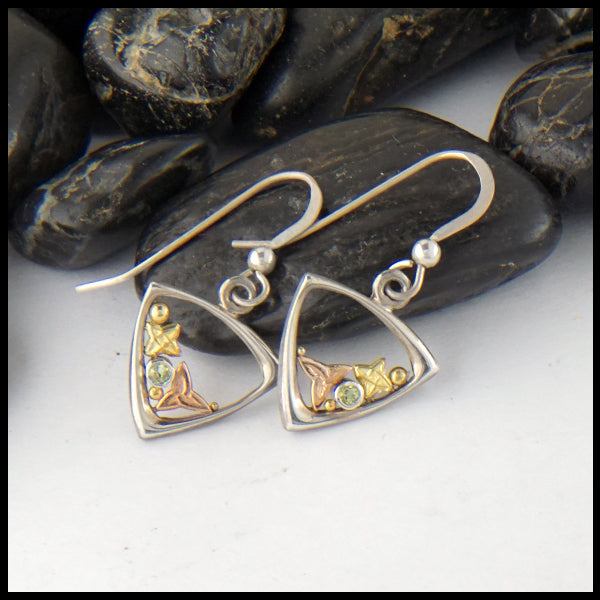 Frame earrings in silver and gold with peridot