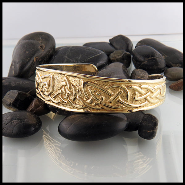 Trinity Knot Bracelet in Gold