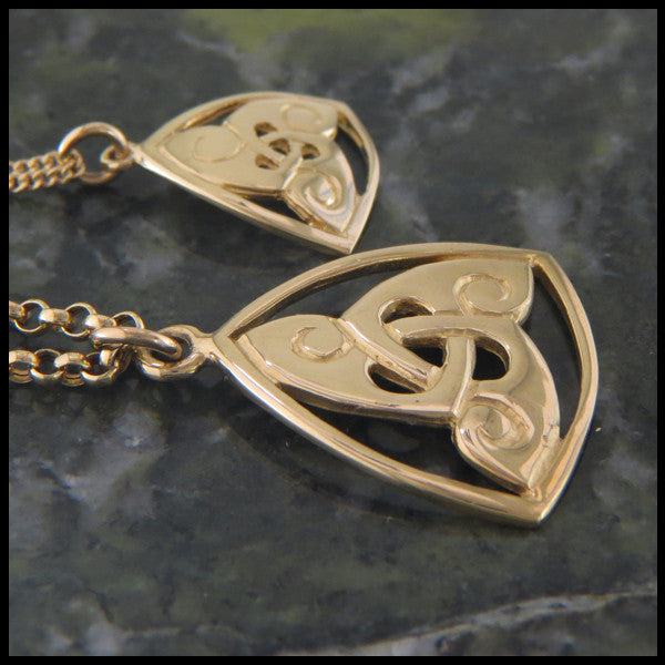 Celtic Triskele pendant in 14K Gold