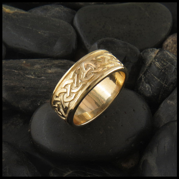 Trinity Knot Celtic Ring Band in 14K Gold