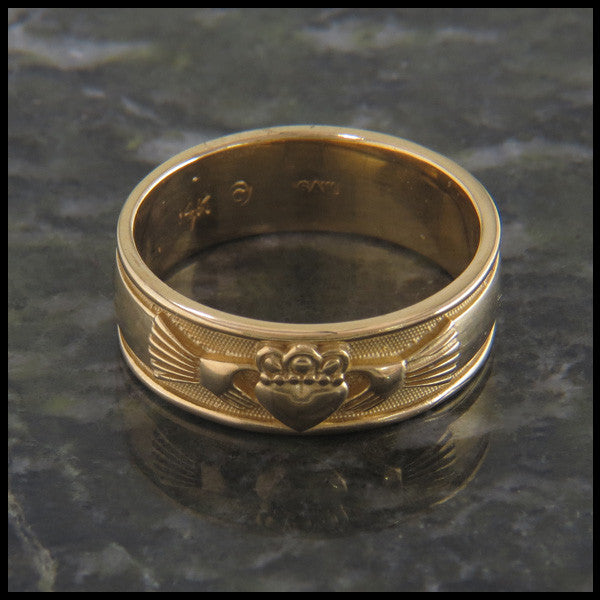 Celtic Claddagh Band Ring in 14K Gold