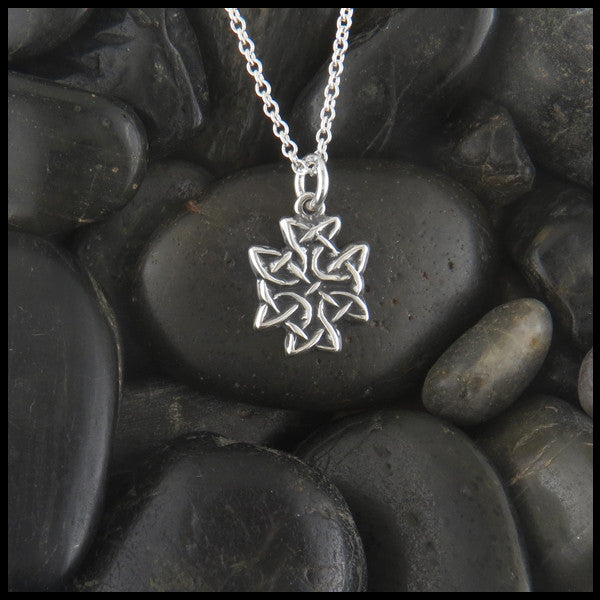 Simple Celtic Knot pendant in Sterling Silver