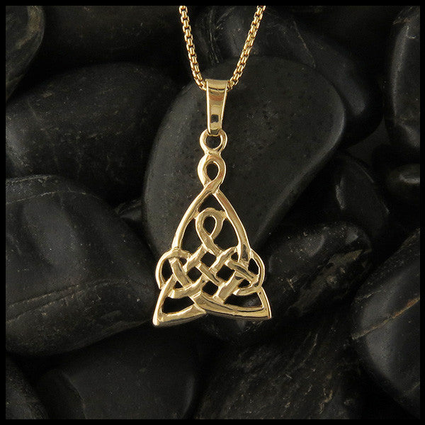 Mothers knot pendant in Gold